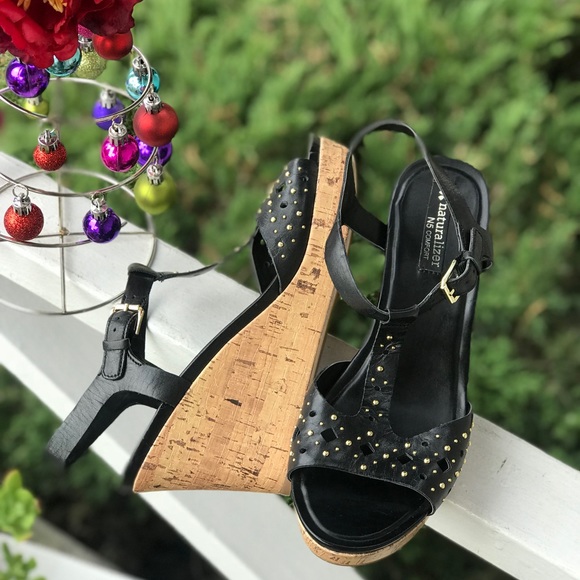 Women's Naturalizer ‘Riley' Black T-Strap Wedge - Picture 2 of 8